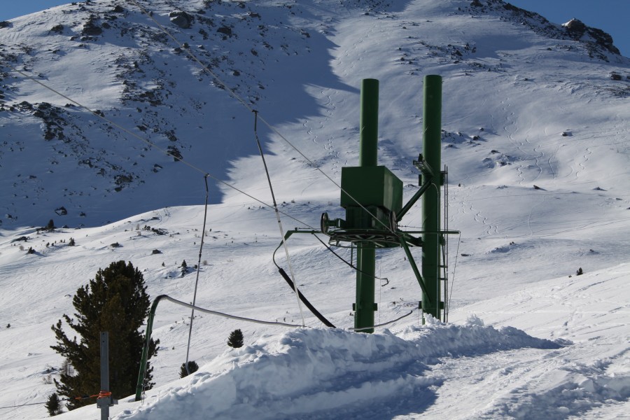 Bergstation des Schlepplifts Tracuit mit Antrieb, März 2012