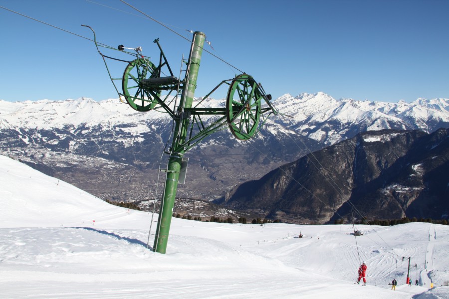 Schlepplift Mont Major mit Poma-Ästhetik vor dem Rhônetal, März 2012