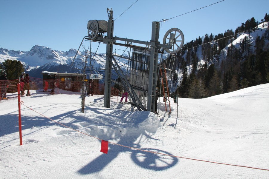 Talstation des neuesten Schlepplifts in Vercorin, dem Poma-Schlepplift Cabanon, März 2012