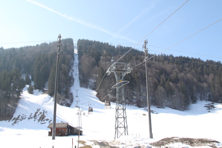 Strecke der Kabinenbahn Gstaad-Eggli, März 2010