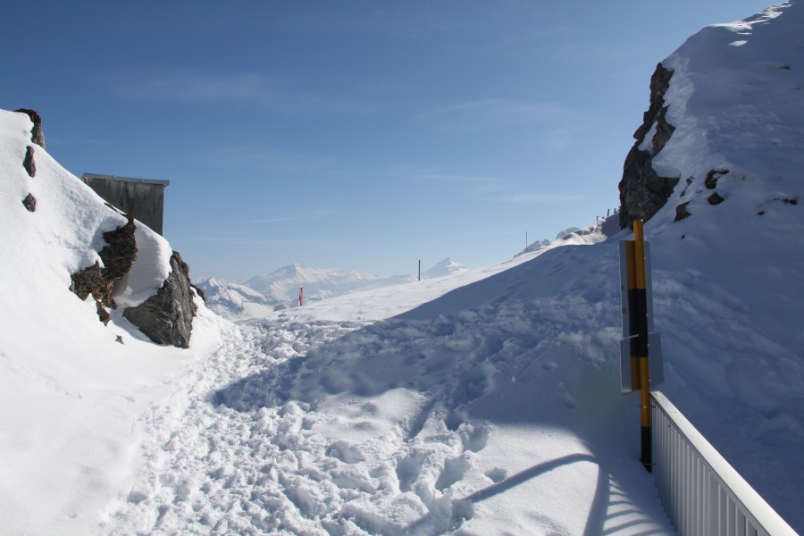 Aussicht vom Dach der Bergstation auf die andere Seite, Richtung Les Gouilles, März 2010