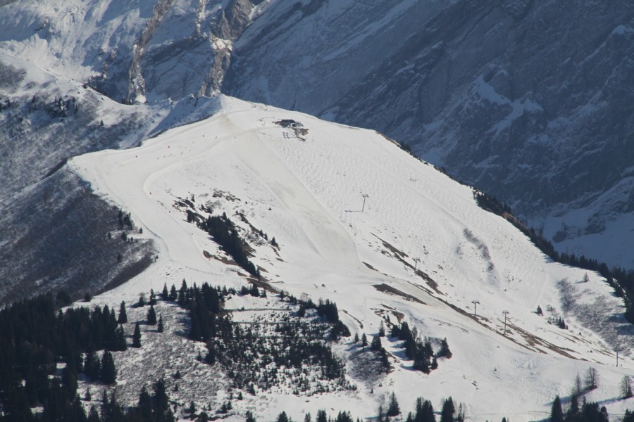 Zoom zum obersten Streckenteil der Sesselbahn Sodoleuvre-La Croix des Chaux im Gebietsteil Gryon, März 2011