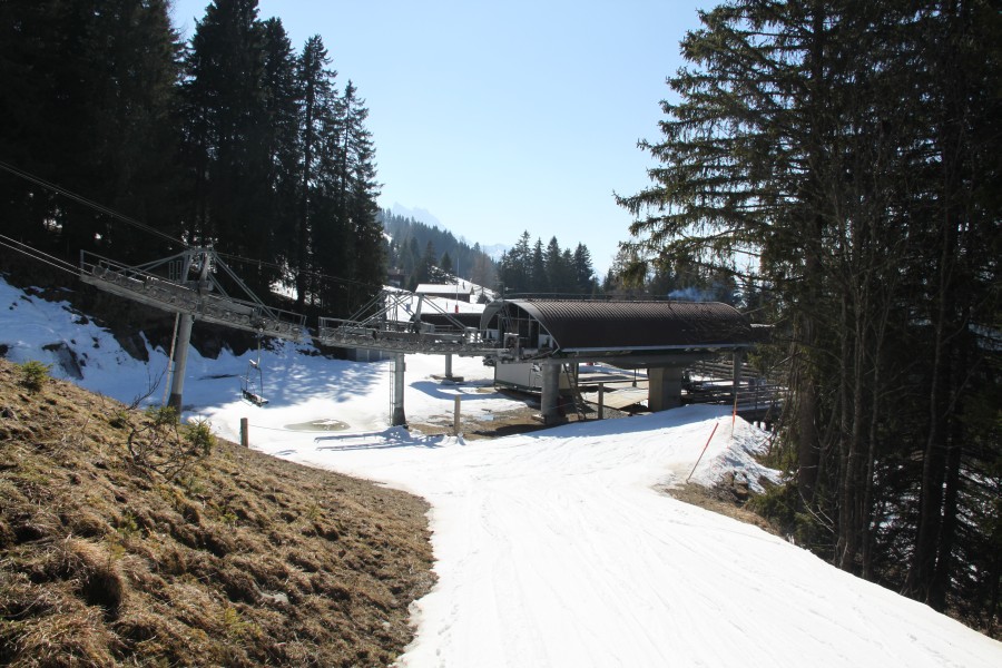 Talstation der Sesselbahn Sodoleuvre-La Croix des Chaux, März 2011