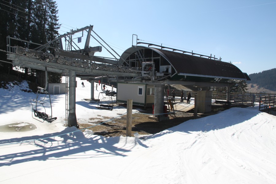 Talstation der Sesselbahn Sodoleuvre-La Croix des Chaux, März 2011
