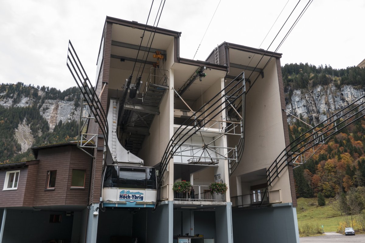 Seilbahn-Talstation in Weglosen