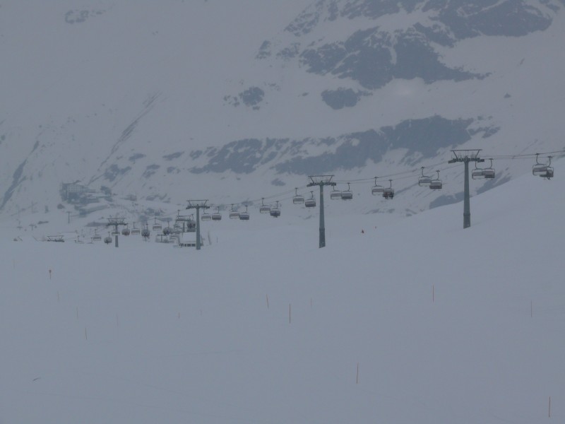 Sesselbahn Fornet von Leitner auf der Cervinia-Seite, April 2009