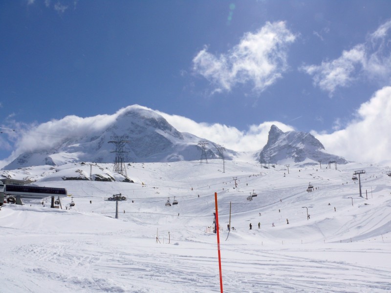 Sesselbahn Furggsattel mit Breithorn und Klein Matterhorn, April 2009