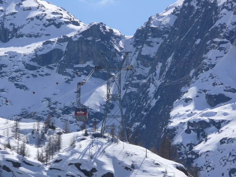 Strecke der spektakulären Luftseilbahn Furi-Trockener Steg, April 2009