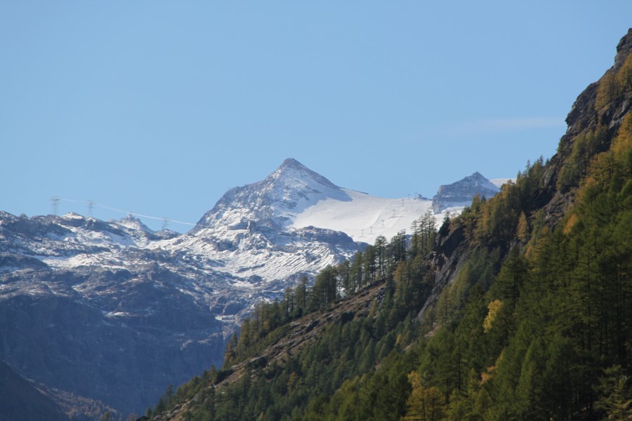 Sommerskigebiet mit dem Theodulgletscher und der Sesselbahn zum Furggsattel, Oktober 2011