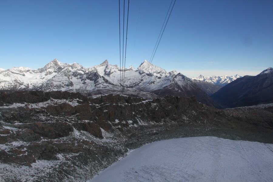 Luftseilbahn Trockener Steg-Klein Matterhorn, darunter der untere Theodulgletscher, Oktober 2011