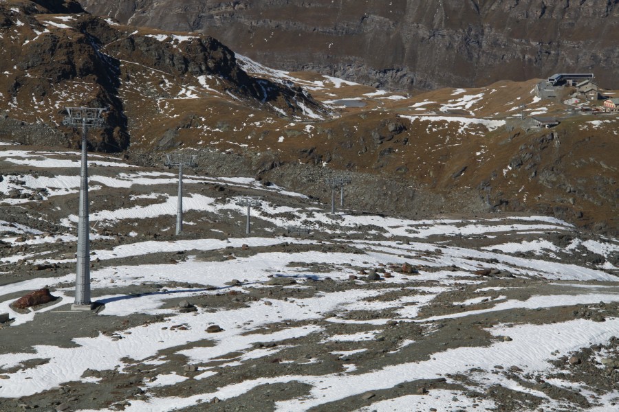 2009 erbaute dritte Sektion der Kabinenbahn Zermatt-Furi-Schwarzsee-Trockener Steg, die nun eine Bergfahrt ohne Umstieg von Zermatt bis zum Gletscher ermöglicht, Oktober 2011