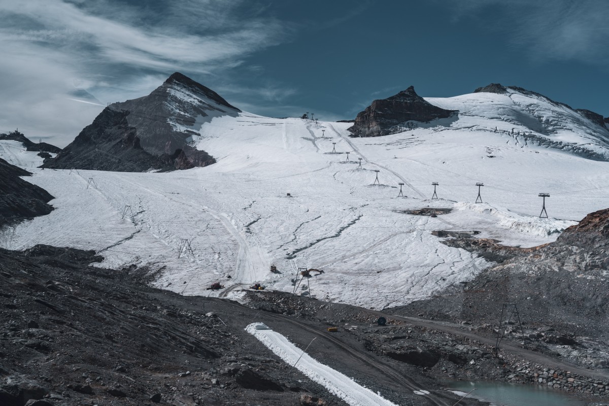 Theodulgletscher mit Schlepplift Gandegg und Sesselbahn Furggsattel, September 2019